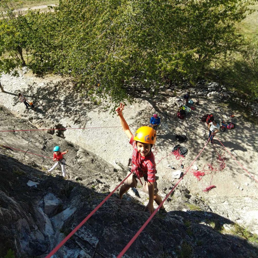 Séance d'escalade au club enfants du Bureau des Guides Savoie Maurienne Aussois