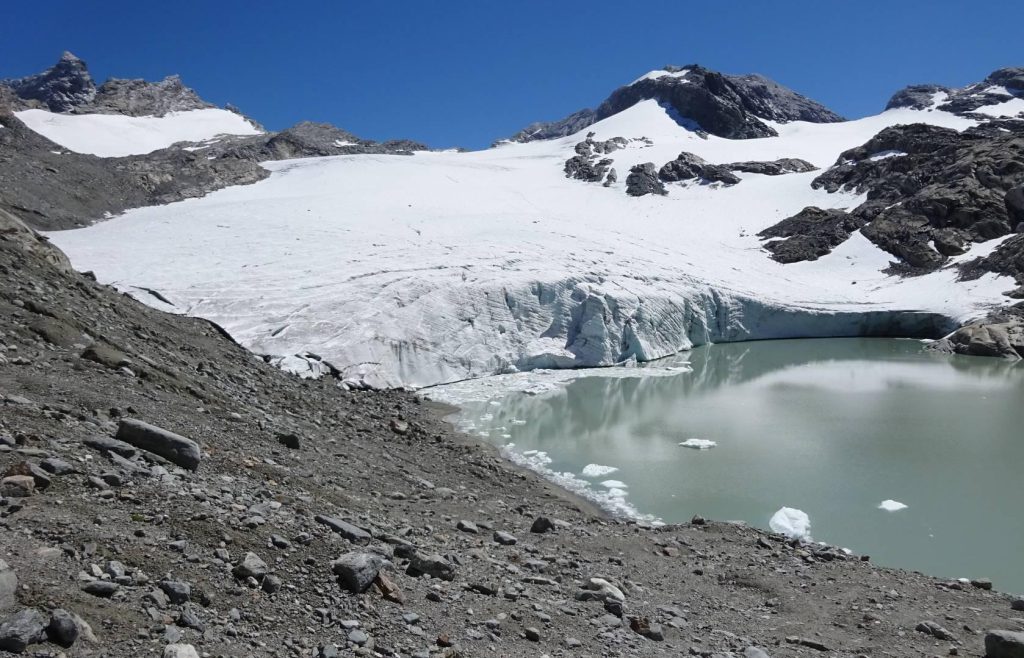 Photo glacier randonnée au pied des glaciers