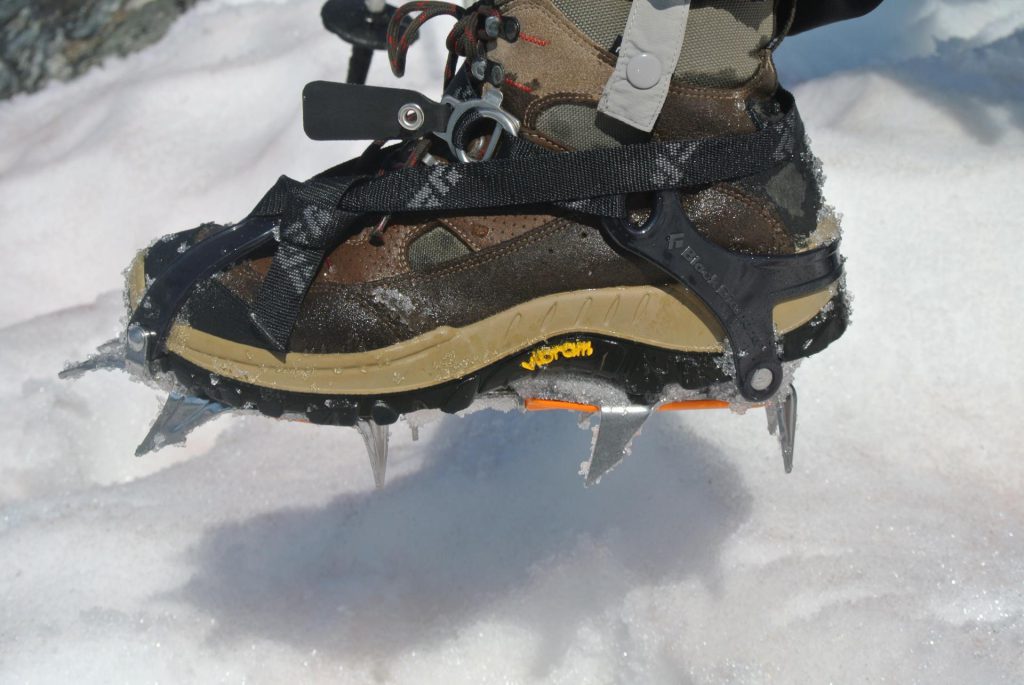 Des crampons qui s'adaptent aux chaussures de randonnée