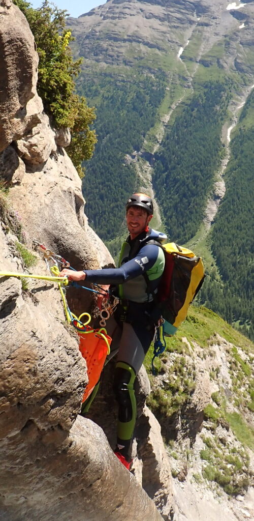 Main courante dans le canyon de la Refonderaz accompagné d'un guide